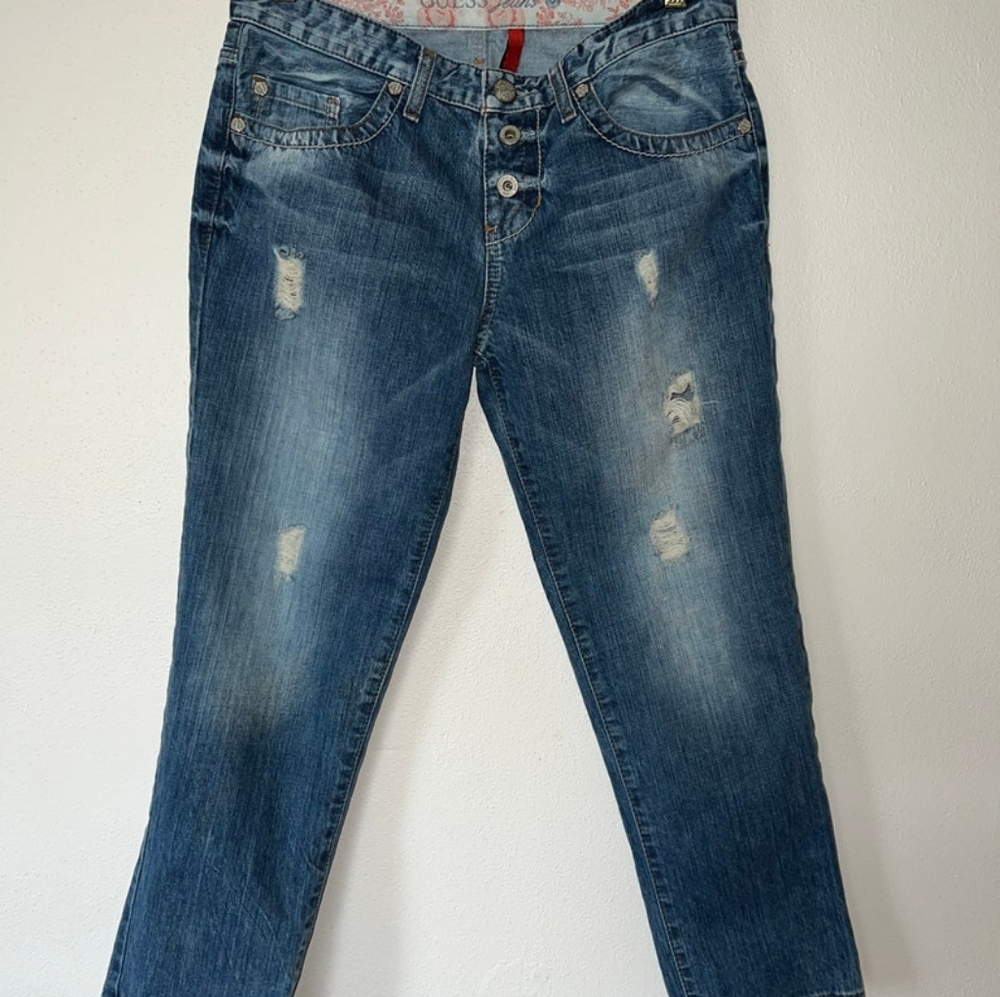 Guess Boyfriend Capri jeans size 30. GUC. OBO VINTAGE Destressed